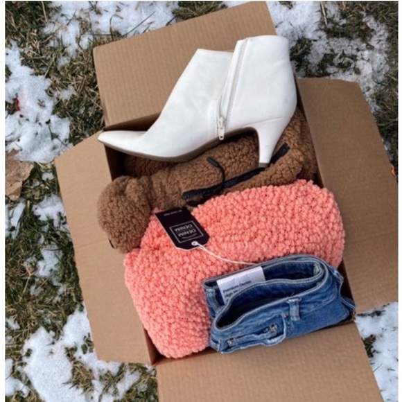 5 pieces lot WINTER MYSTERY WOMEN CLOTHING BOX pcs - Picture 10 of 11